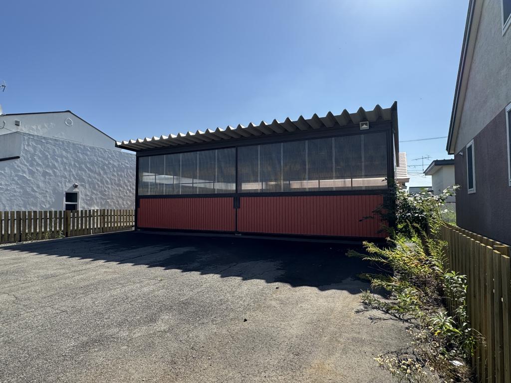 西１６条南１　売倉庫