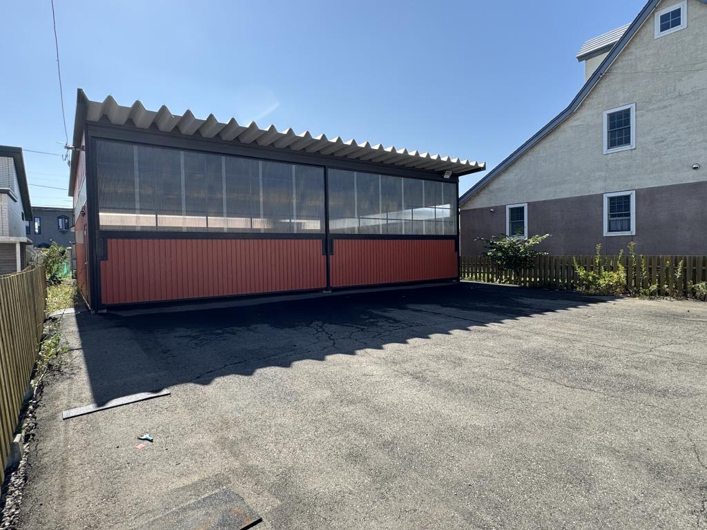 西１６条南１　売倉庫 内観