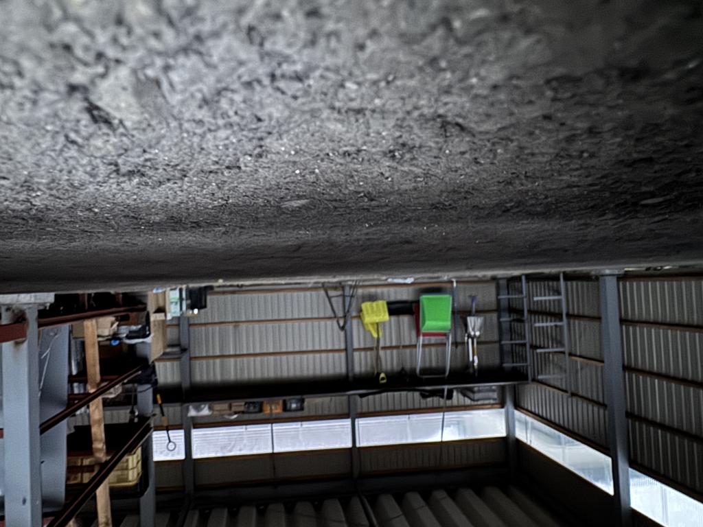 西１６条南１　売倉庫 内観