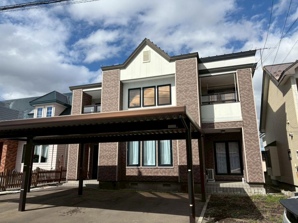 【中古住宅】　帯広市西17条南39丁目　カーポート駐車3台可能　南道路 外観