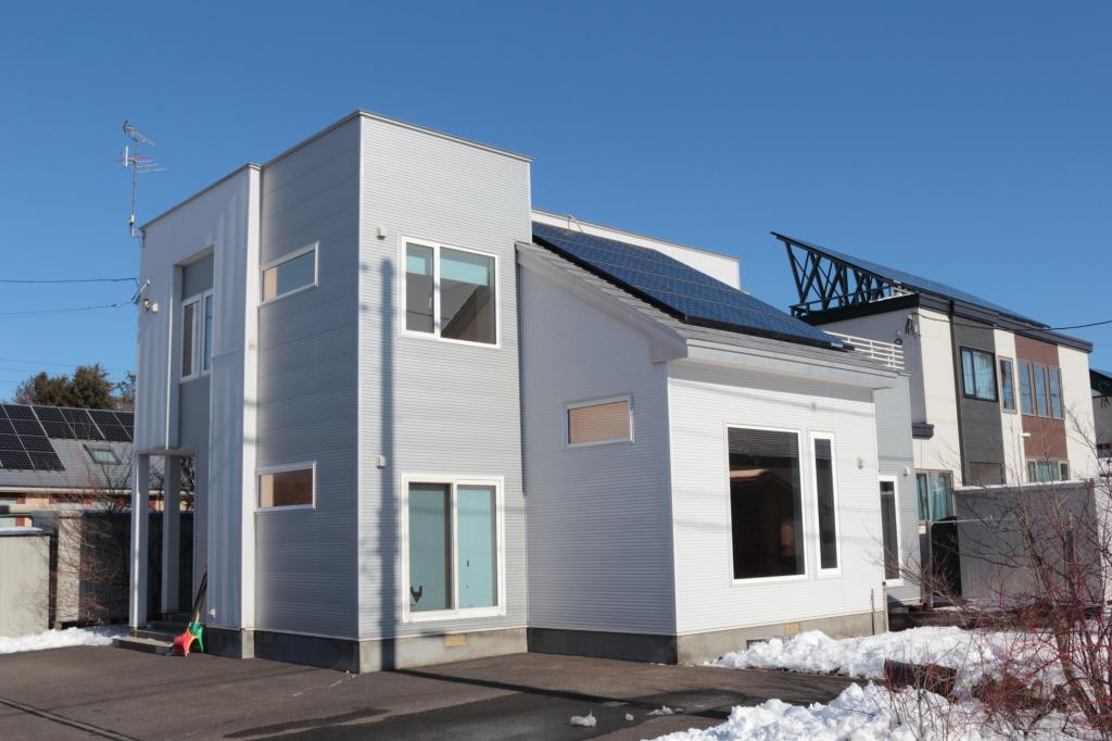 【10/7価格変更】帯広市清流西3丁目4LDK中古住宅　太陽光パネル搭載‼　築17年 外観