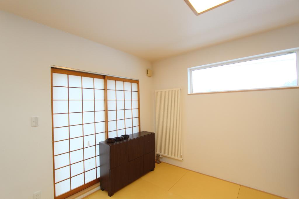 【10/7価格変更】帯広市清流西3丁目4LDK中古住宅　太陽光パネル搭載‼　築17年 内観