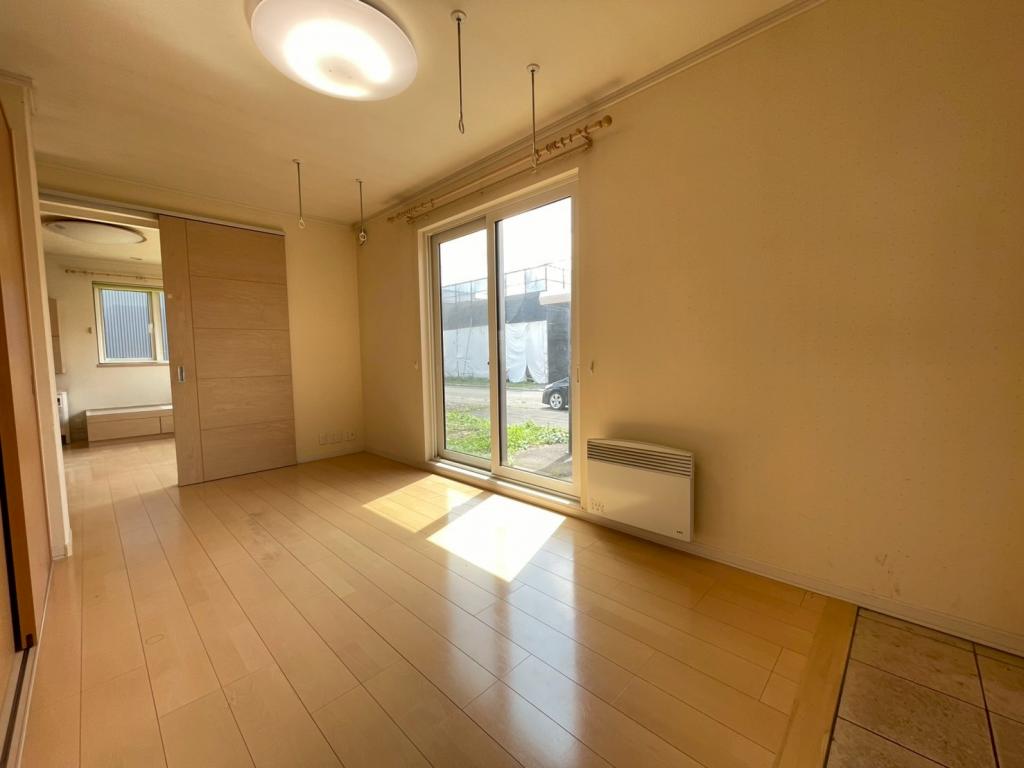【価格改定】西２５条南３丁目　ソーラーパネル付中古住宅 内観