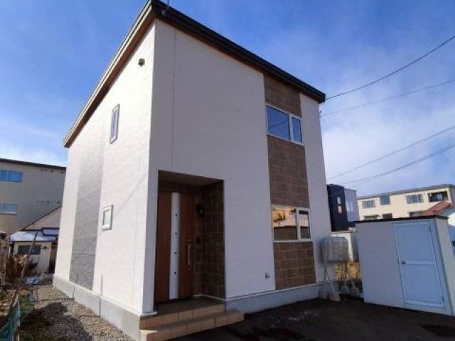 新町東１丁目【新町東に平成２８年築の４ＬＤＫ一戸建て！】 外観