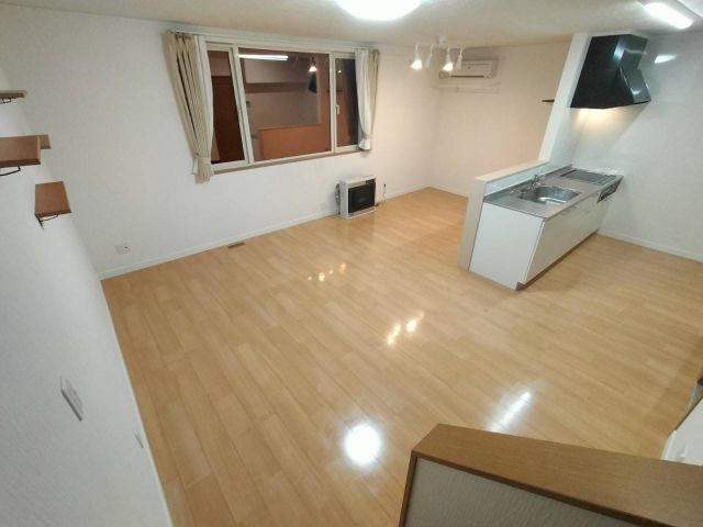 新町東１丁目【新町東に平成２８年築の４ＬＤＫ一戸建て！】 内観