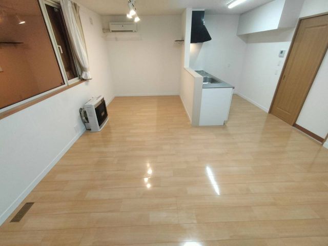 新町東１丁目【新町東に平成２８年築の４ＬＤＫ一戸建て！】 内観