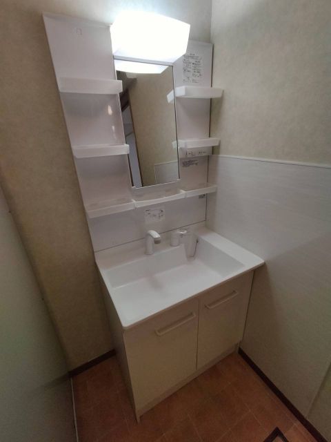 新町東１丁目【新町東に平成２８年築の４ＬＤＫ一戸建て！】 内観