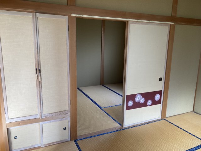 池田町字千代田【緑豊かで広々とした敷地！約２５０坪以上！】 内観