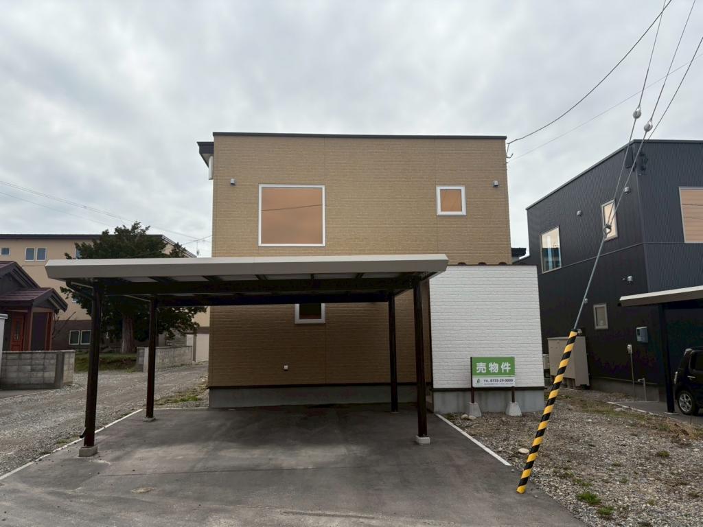 【中古住宅】帯広市西6条南33丁目　築浅　駐車3台可能　エコジョーズ 外観