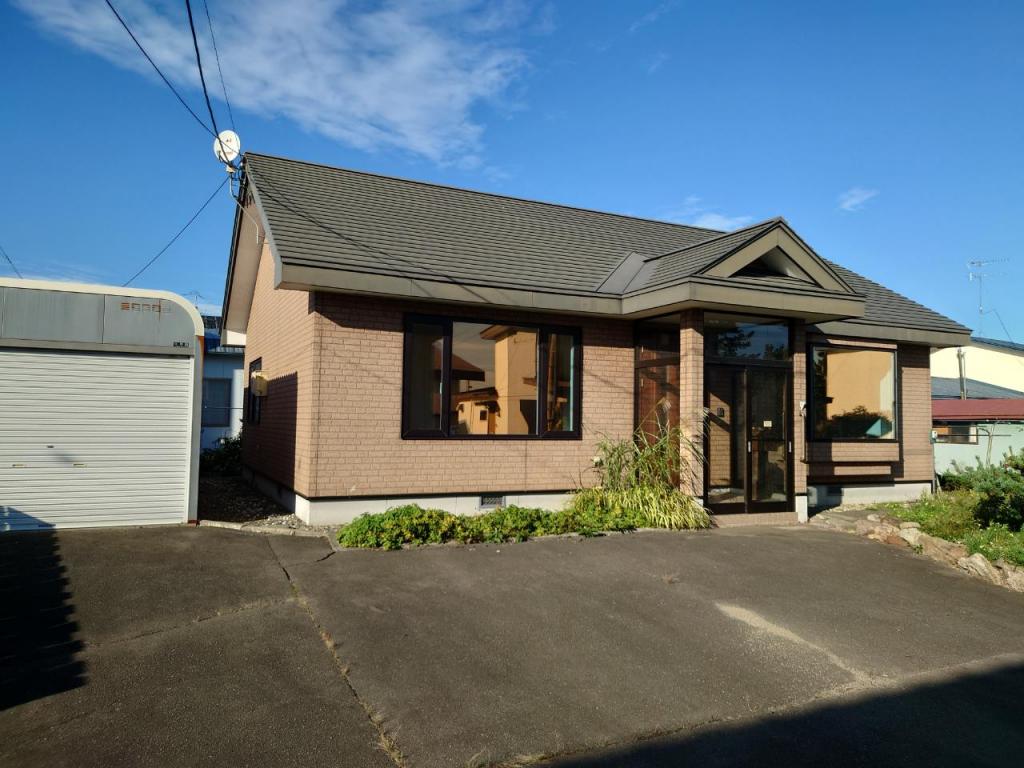 「価格改定」　平家住宅　南向　2LDK　上下水道管越境