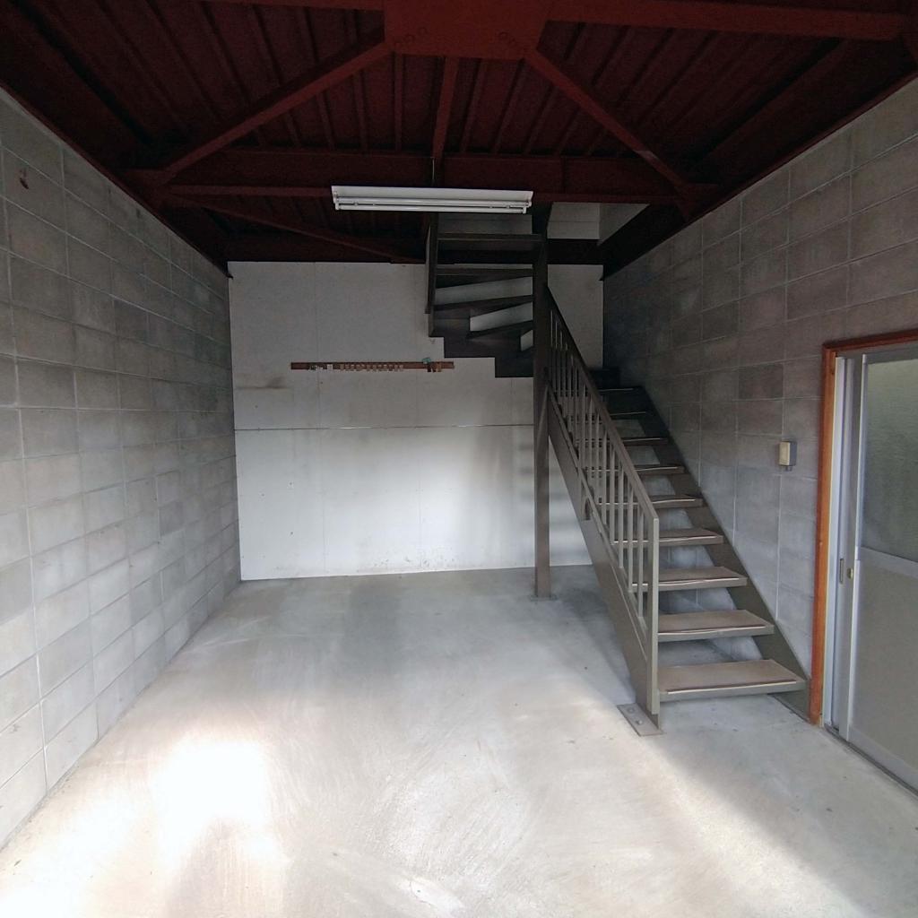 売事務所兼倉庫 内観