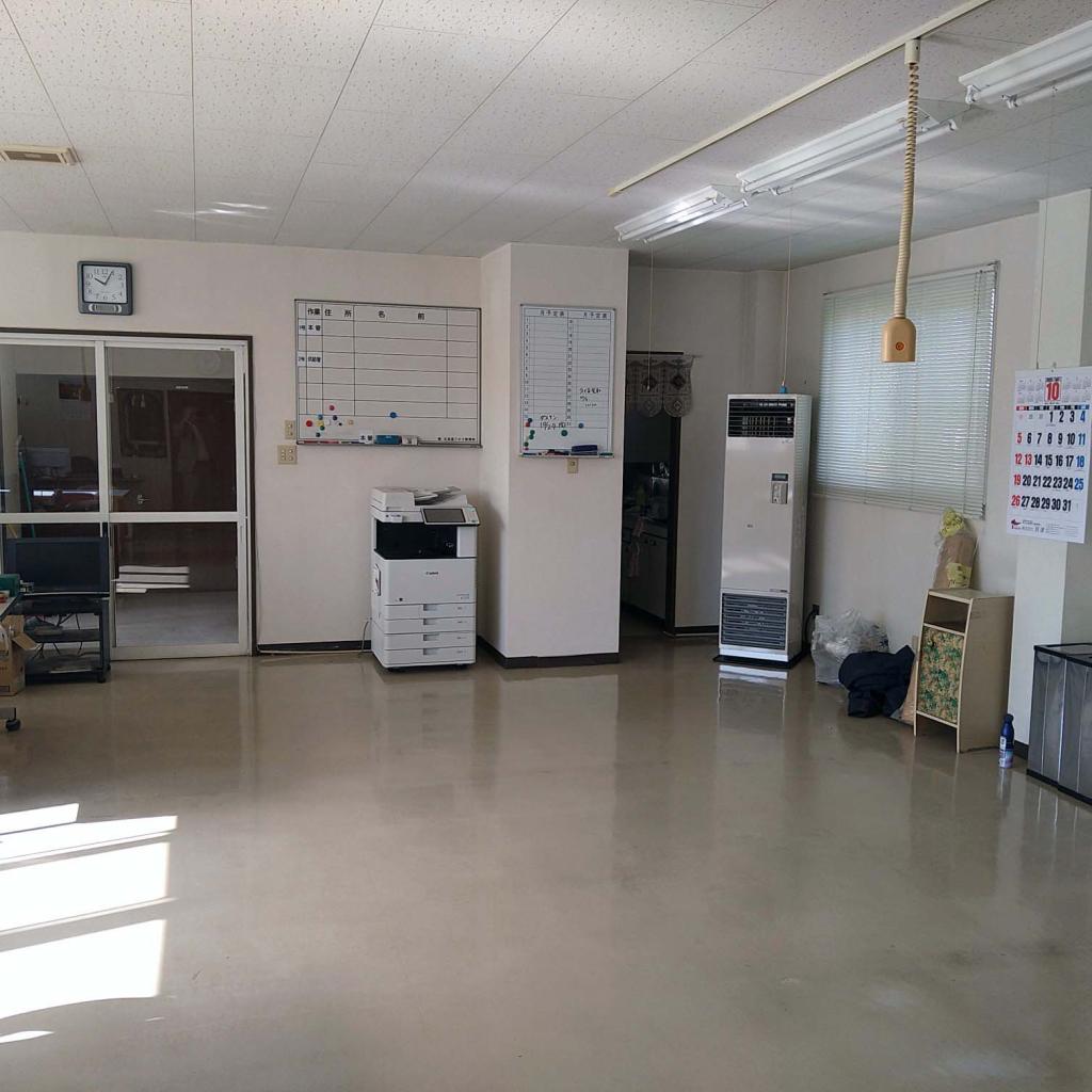 売事務所兼倉庫 内観