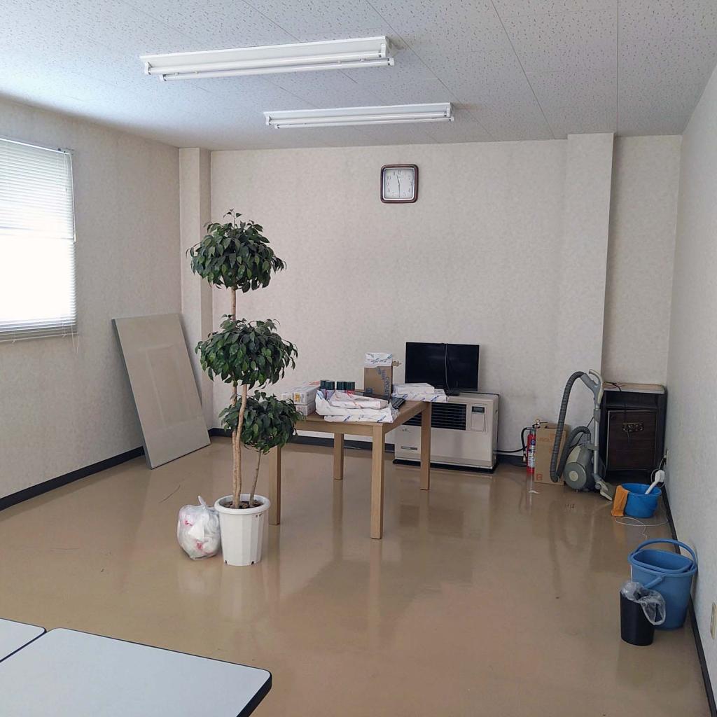 売事務所兼倉庫 内観