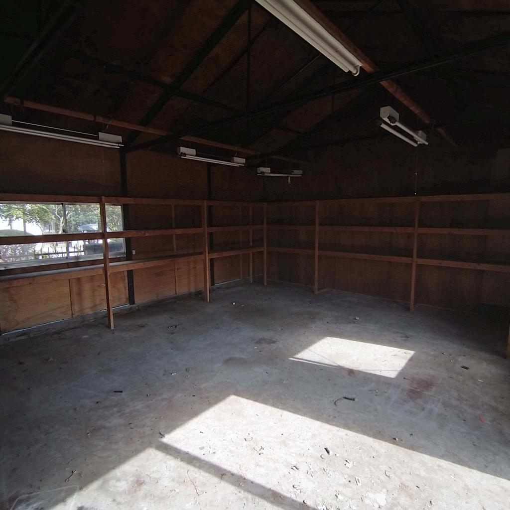 売事務所兼倉庫 内観