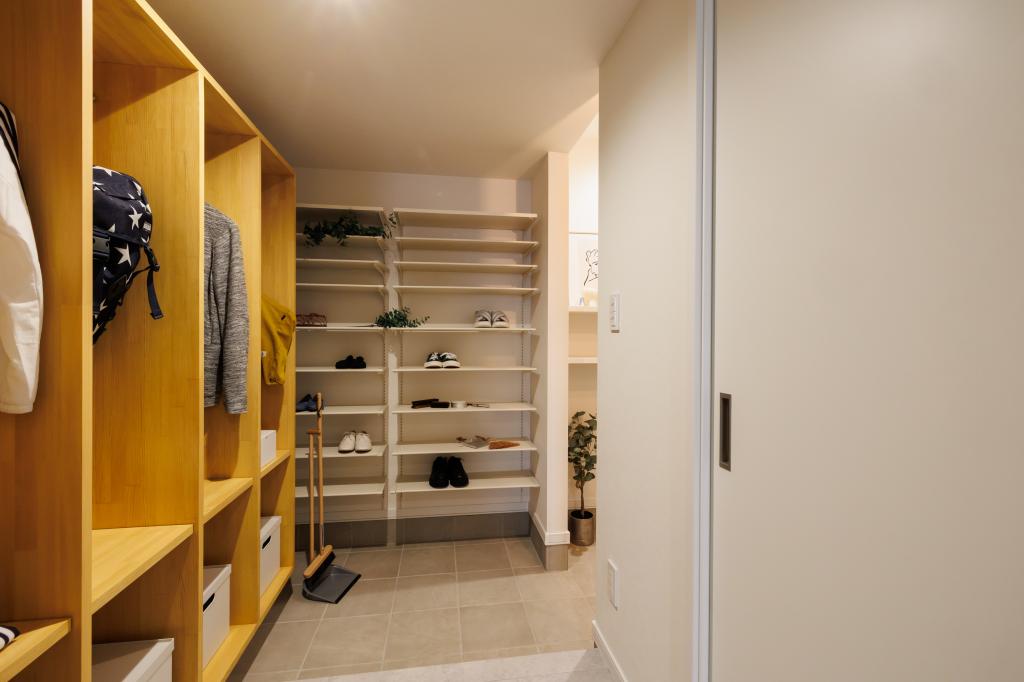 【商談中】帯広市西17条南4丁目モデルハウス《家具付き‼》【太陽光7.92kW搭載‼】  内観