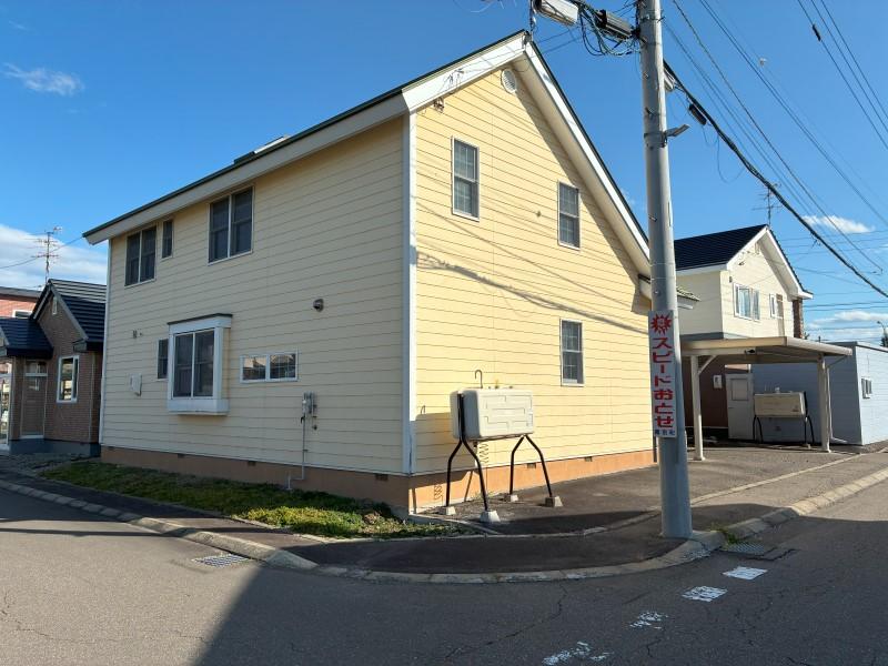 【幕別町札内暁町】トップライトのある吹抜けが明るい住まい〜スーパー・コンビニ至近〜  内観