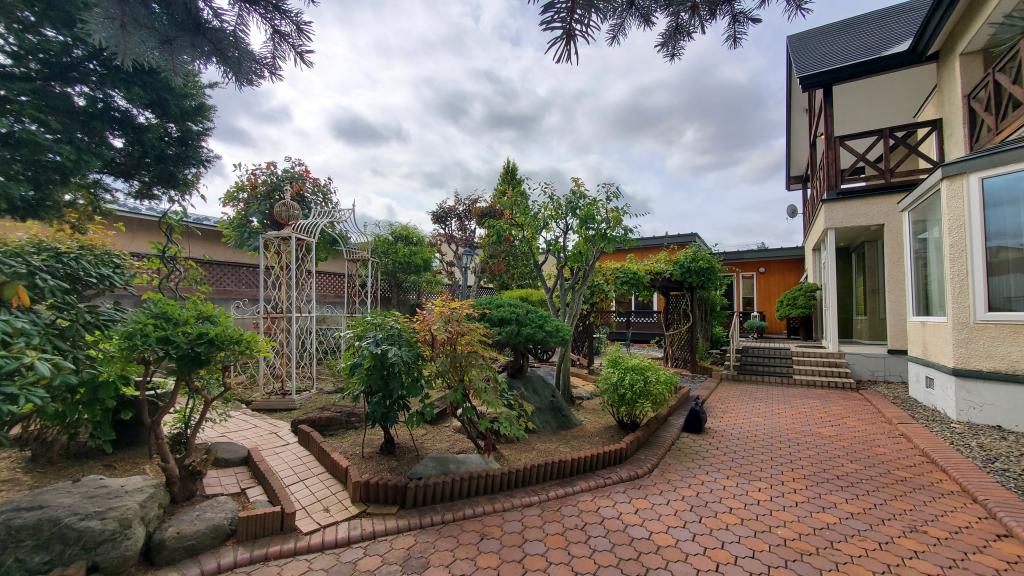 店舗や飲食店や事務所にも♪　帯広市西7条南24丁目　大きな洋風住宅　 内観