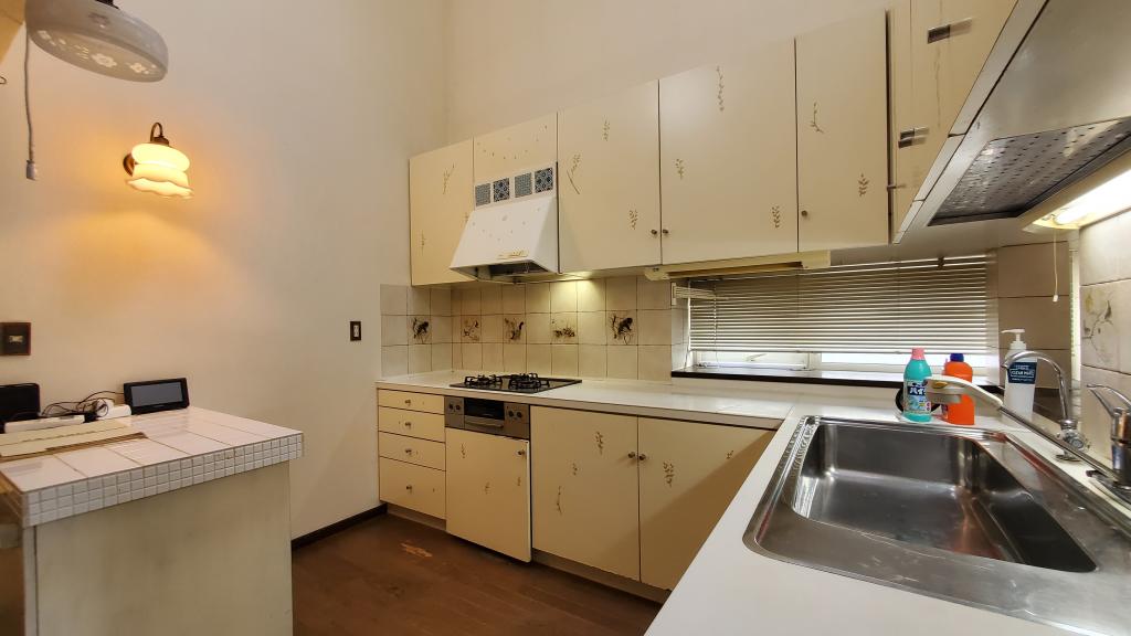 店舗や飲食店や事務所にも♪　帯広市西7条南24丁目　大きな洋風住宅　 内観