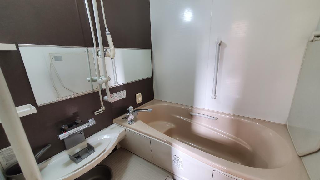 店舗や飲食店や事務所にも♪　帯広市西7条南24丁目　大きな洋風住宅　 内観