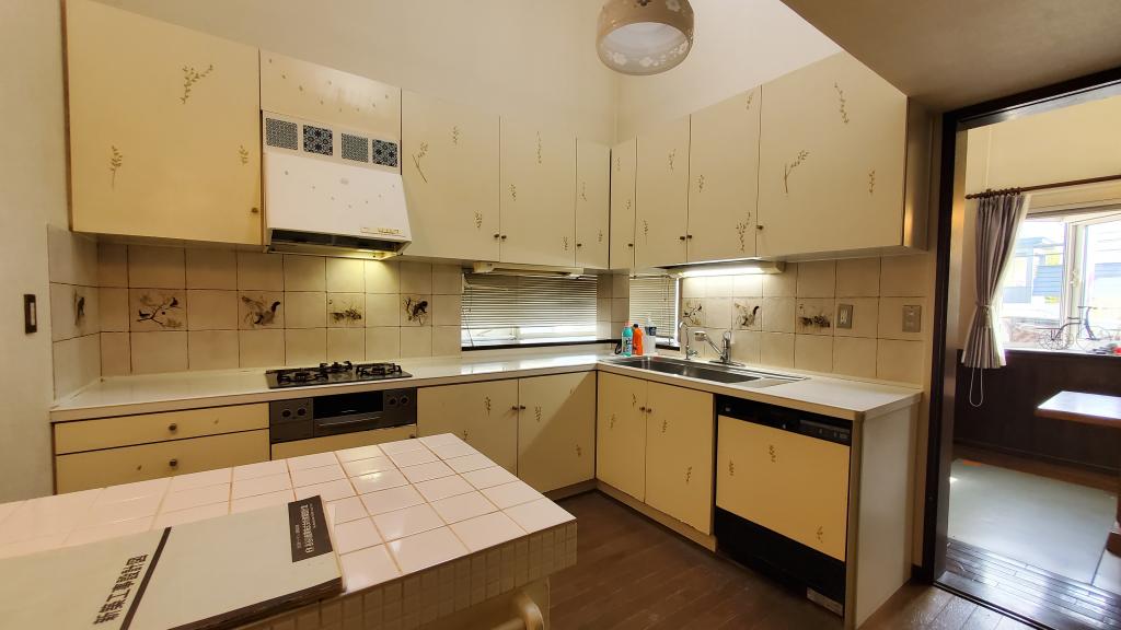 店舗や飲食店や事務所にも♪　帯広市西7条南24丁目　大きな洋風住宅　 内観