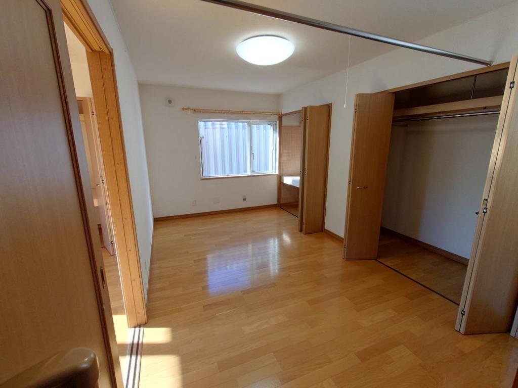 「価格改定」　平家住宅　南向　2LDK　上下水道管越境 内観