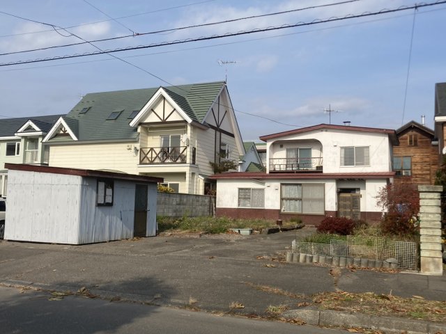 白樺１６条西４丁目 ※商談中【リノベーション向けの中古住宅登場！】