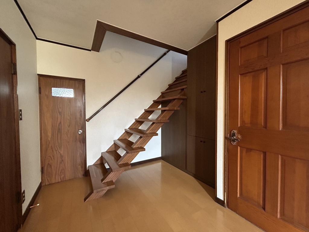 大幅値下！! 大空10丁目戸建 6LDK広々庭付   内観