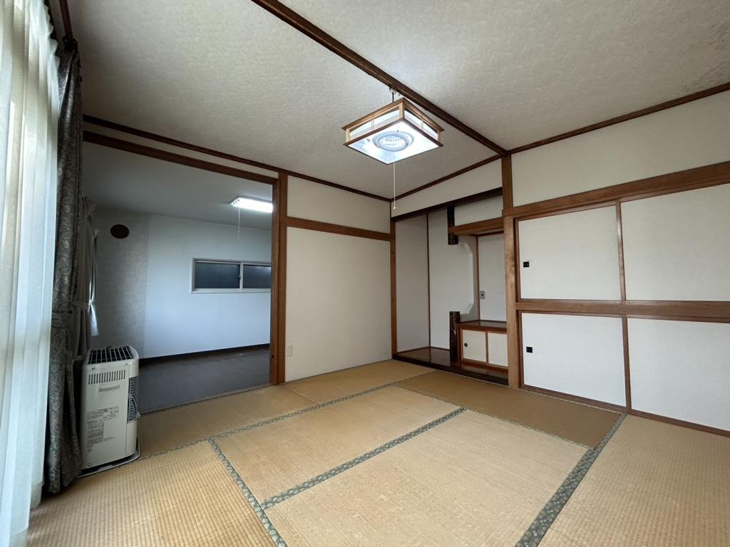 大幅値下！! 大空10丁目戸建 6LDK広々庭付   内観