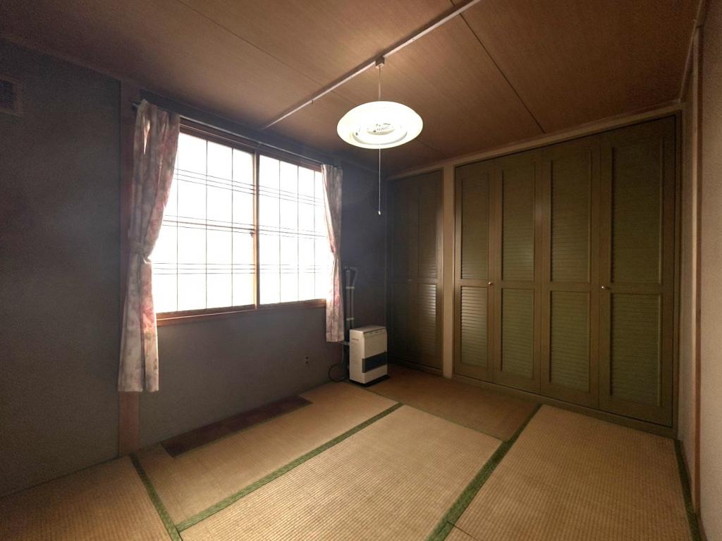 大幅値下！! 大空10丁目戸建 6LDK広々庭付   内観