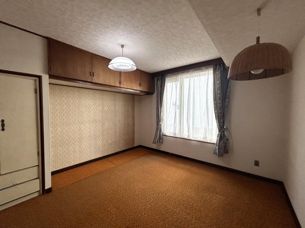 大幅値下！! 大空10丁目戸建 6LDK広々庭付   内観