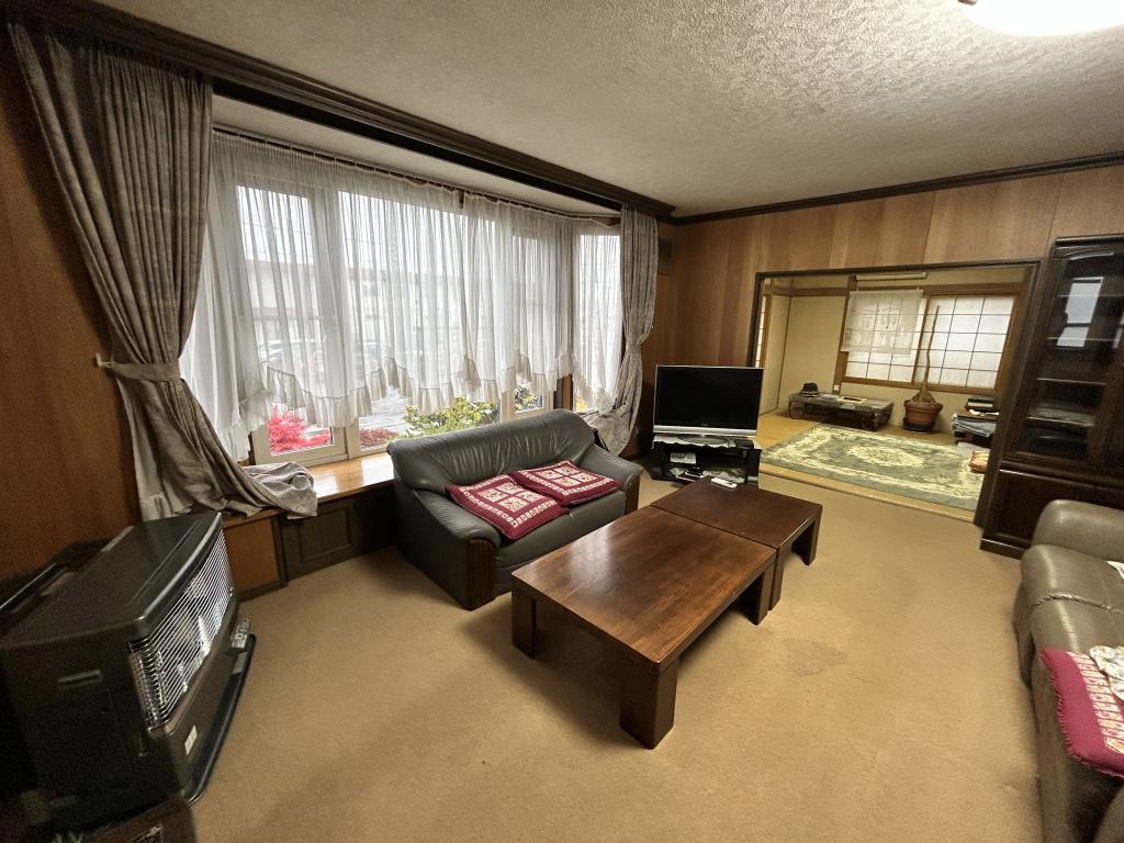 帯広市西17条南5丁目　3LDK戸建　ガレージ感覚で使える1階の大空間♪ 内観