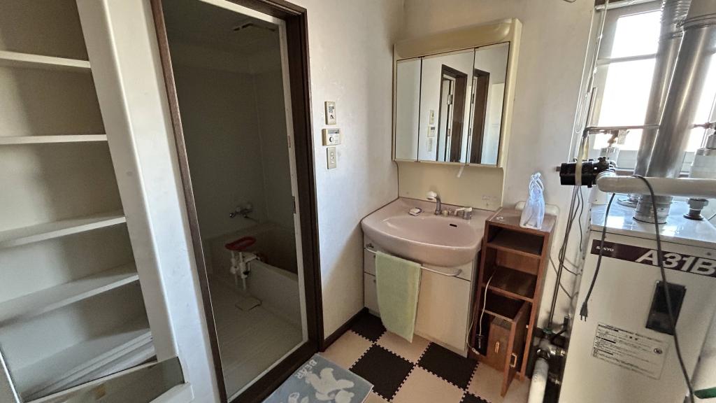 帯広市西17条南5丁目　3LDK戸建　ガレージ感覚で使える1階の大空間♪ 内観