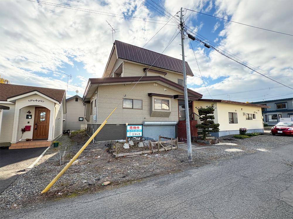 自然豊かな住宅地　南の森西9丁目　5SLDK 中古住宅　車庫・地下有り 内観