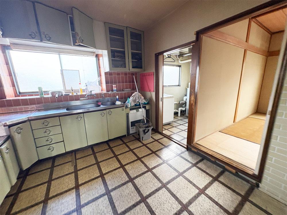 自然豊かな住宅地　南の森西9丁目　5SLDK 中古住宅　車庫・地下有り 内観