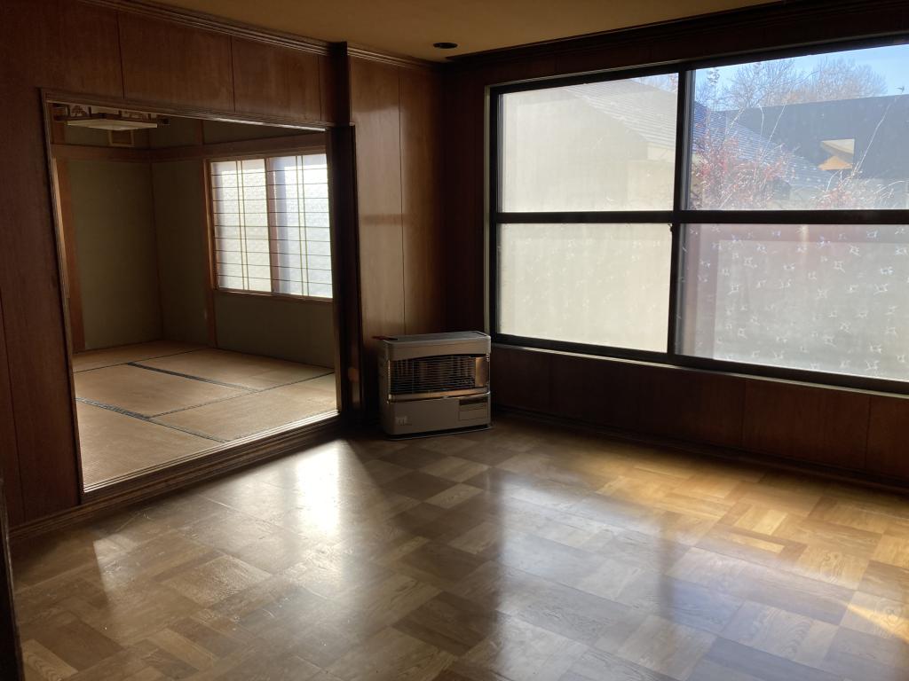 自然豊かな住宅地　南の森西9丁目　5SLDK 中古住宅　車庫・地下有り 内観