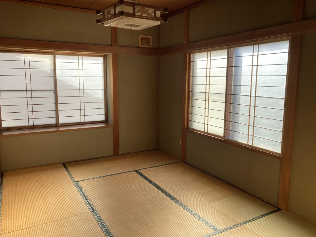 自然豊かな住宅地　南の森西9丁目　5SLDK 中古住宅　車庫・地下有り 内観