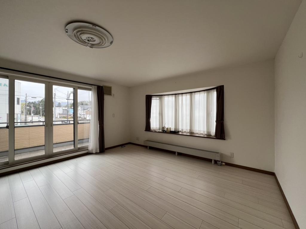 値下げしました！広尾町本通8丁目14番地2ガレージ付き2世帯戸建  内観