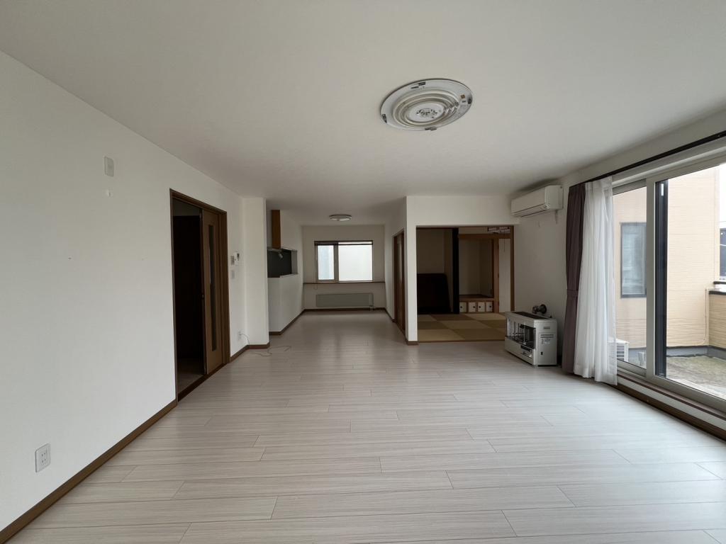 値下げしました！広尾町本通8丁目14番地2ガレージ付き2世帯戸建  内観