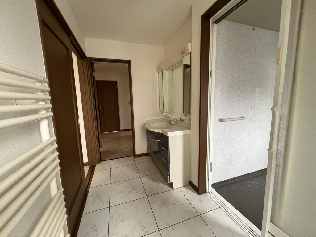 値下げしました！広尾町本通8丁目14番地2ガレージ付き2世帯戸建  内観