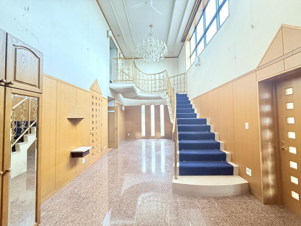 西9条南41丁目の中古戸建　延床約84坪のRC造・敷地は約216坪♪ 内観