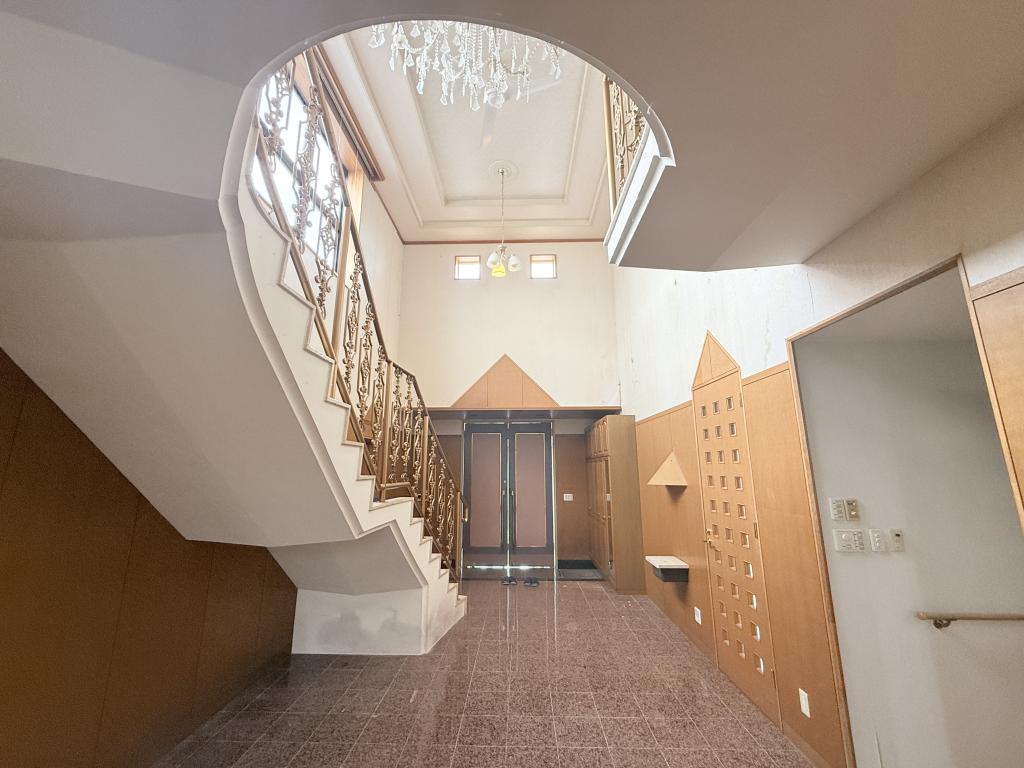 西9条南41丁目の中古戸建　延床約84坪のRC造・敷地は約216坪♪ 内観