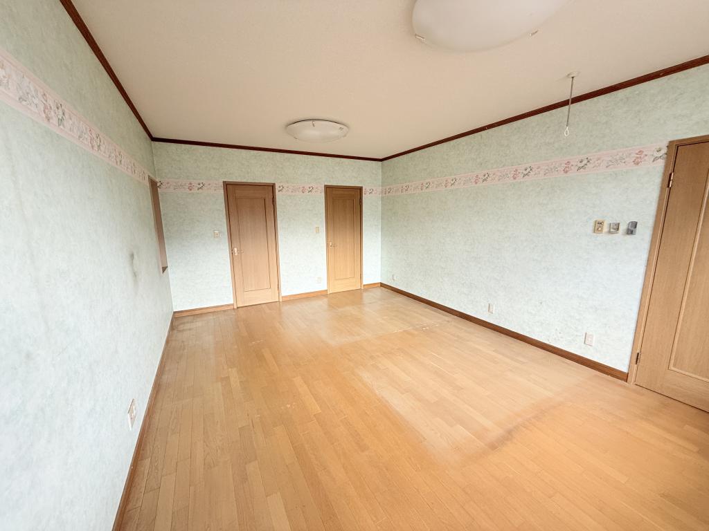 西9条南41丁目の中古戸建　延床約84坪のRC造・敷地は約216坪♪ 内観