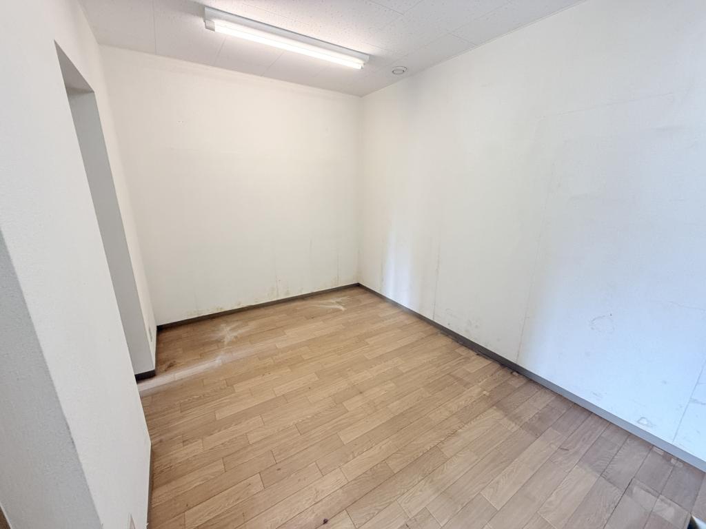 西9条南41丁目の中古戸建　延床約84坪のRC造・敷地は約216坪♪ 内観