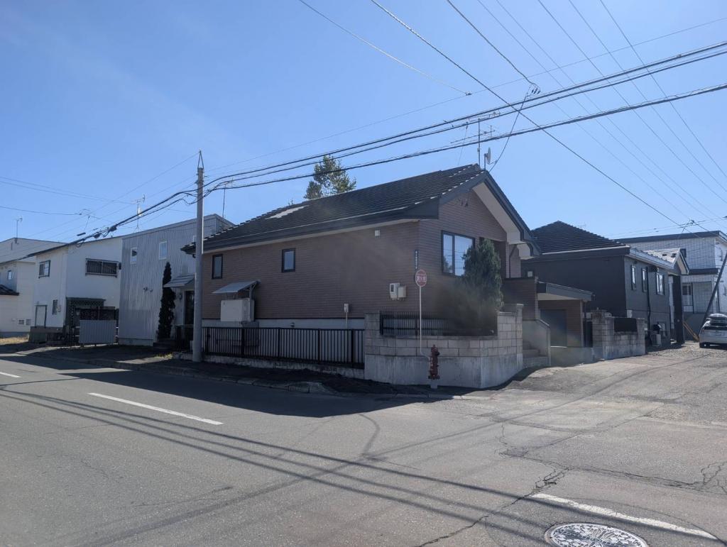 ☆収納たっぷり半地下のある平家☆ 東６南２２ 北西角地 ～光南小・翔陽中エリア～   内観