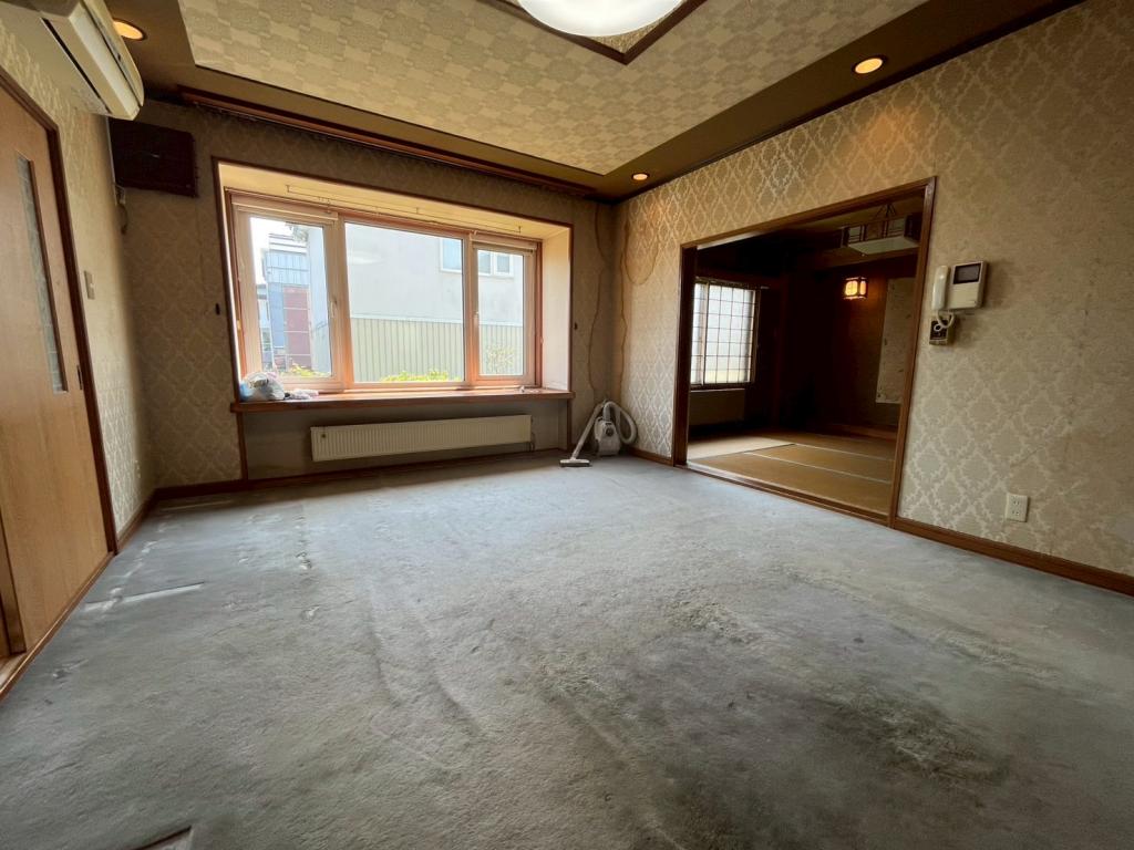 【中古住宅】　帯広市西10条南41丁目　5LDK　地下室あり　（価格改定しました） 内観