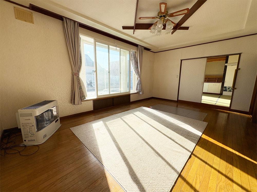 南東角 土地約108坪 陽当り良好 4LDK 中古住宅　音更町緑陽台南区 内観