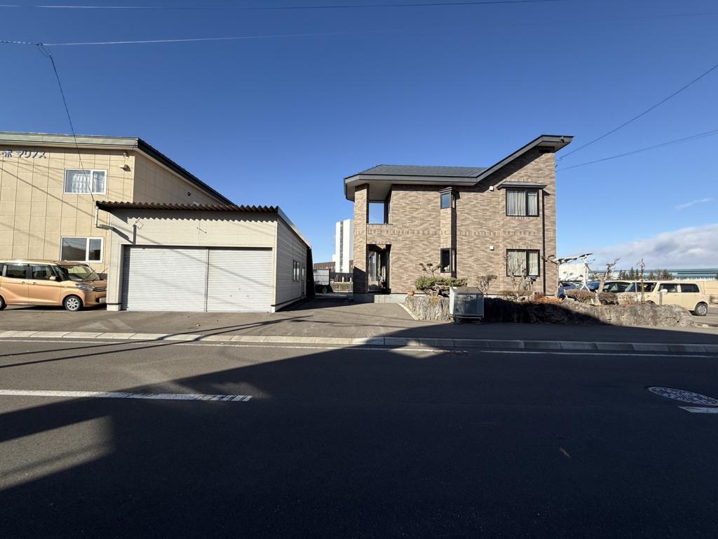 帯広市西13条南11丁目118坪の敷地の薪ストーブのある売家 内観