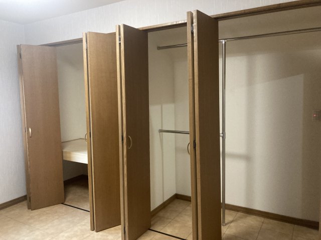 西１８条南２丁目【西エリアのセミ電化４ＬＤＫ登場！！】 内観