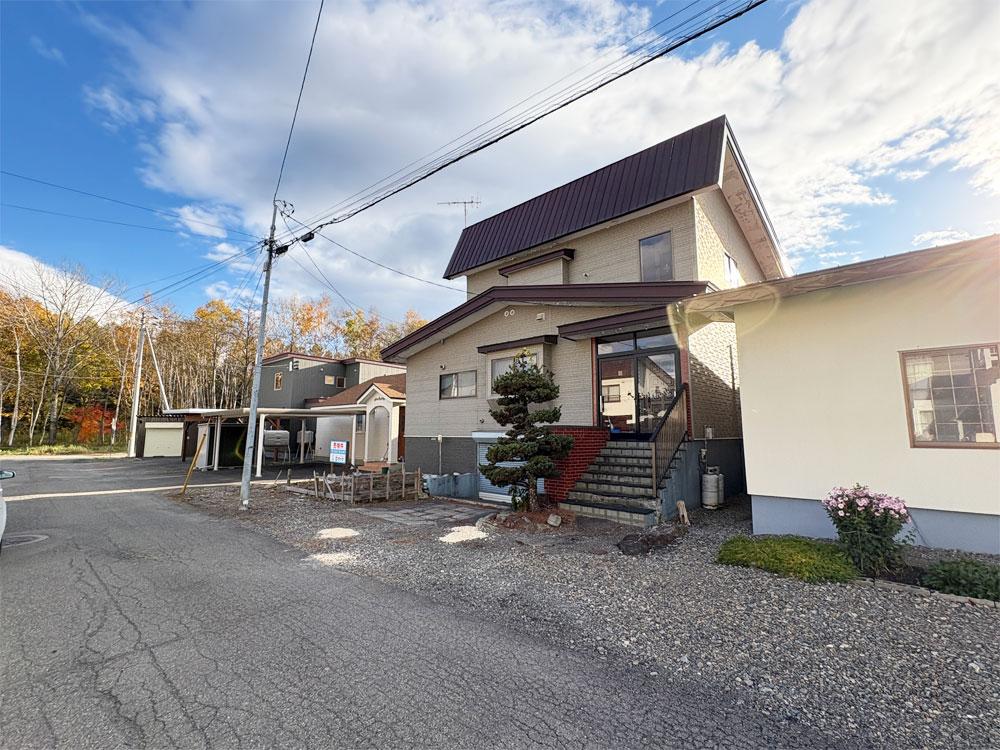 【価格改定】自然豊かな住宅地　南の森西9丁目　5SLDK 中古住宅　車庫・地下有り 内観