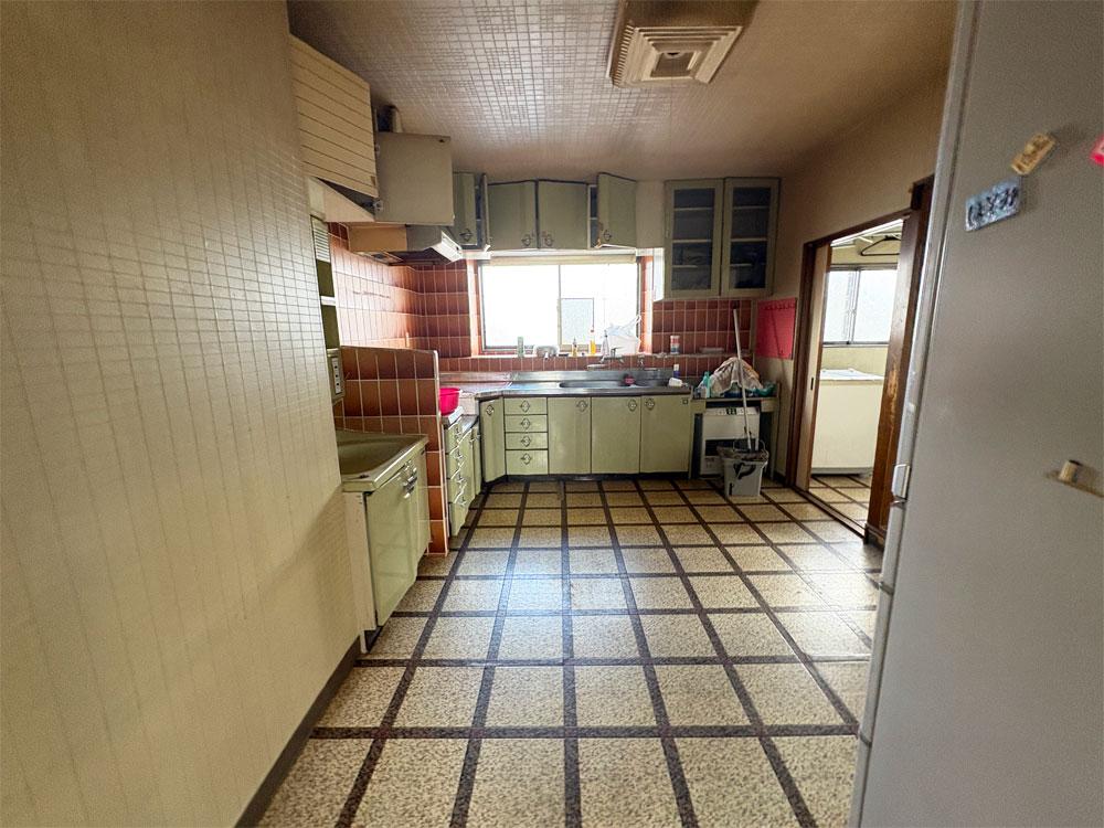 【価格改定】自然豊かな住宅地　南の森西9丁目　5SLDK 中古住宅　車庫・地下有り 内観